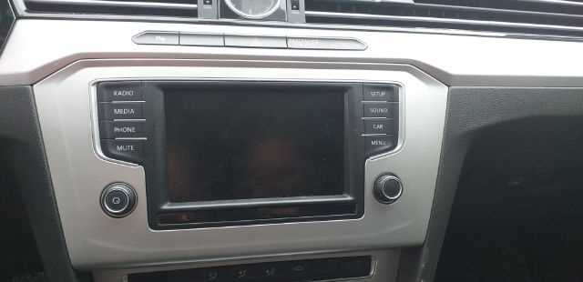 Volkswagen Passat 2015-2017 Çıkma Yedek Teyp Çerçevesi